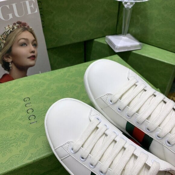 Gucci Ace Bee Embroidered White Leather Sneakers - Picture 9 of 9